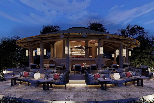 Cocktail bar, ocean view, open select days