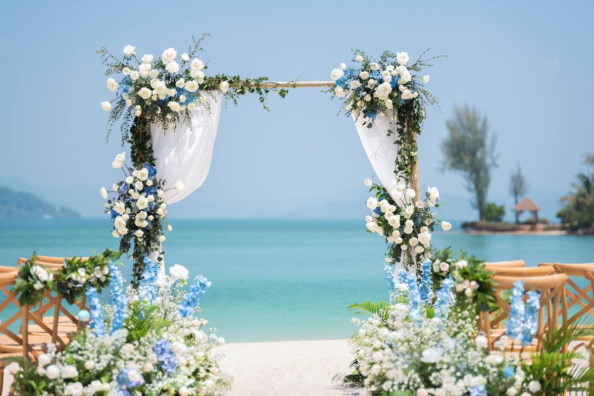 private beach, white sand, sun-loungers, beach umbrellas