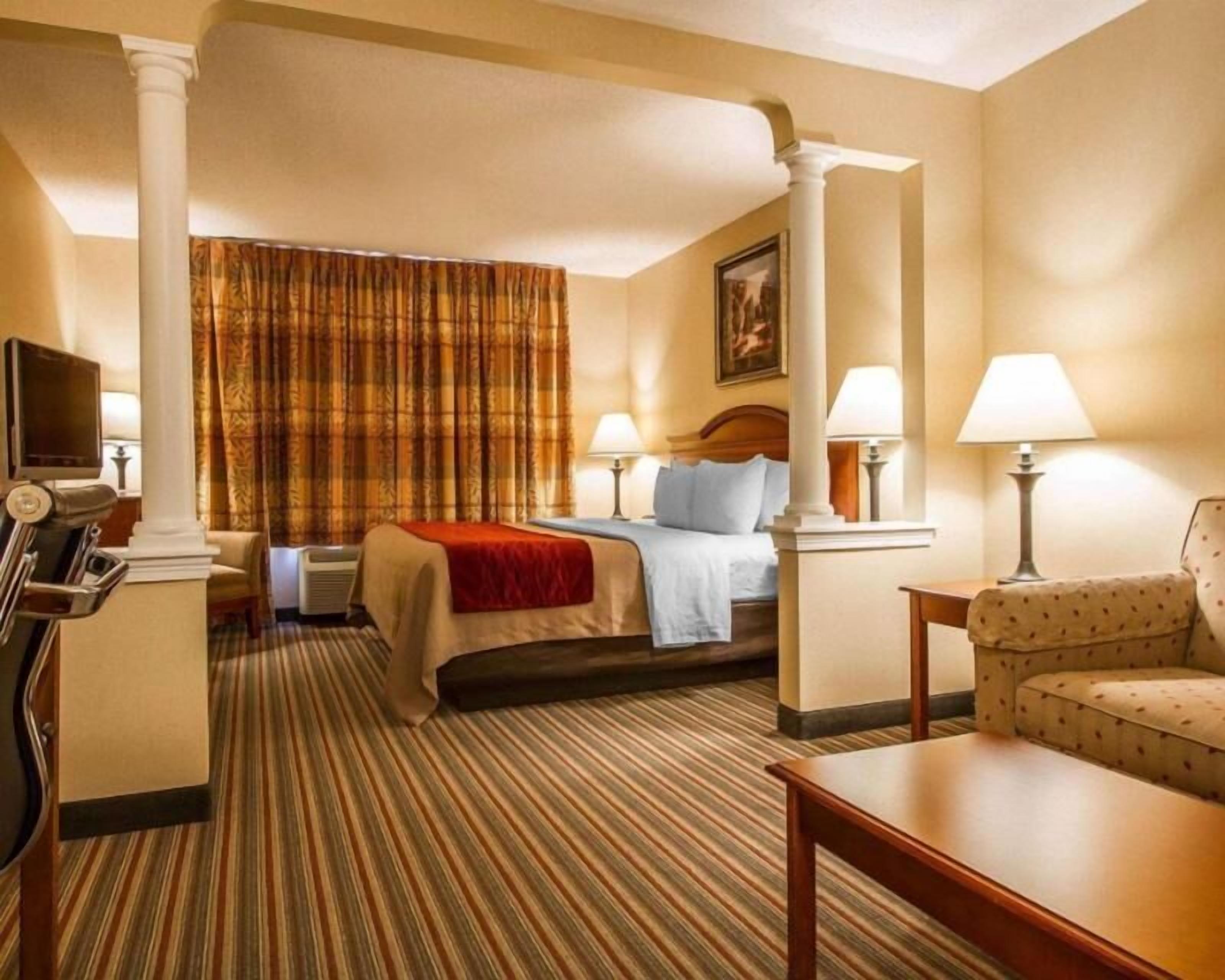 Desk, iron/ironing board, rollaway beds, free WiFi