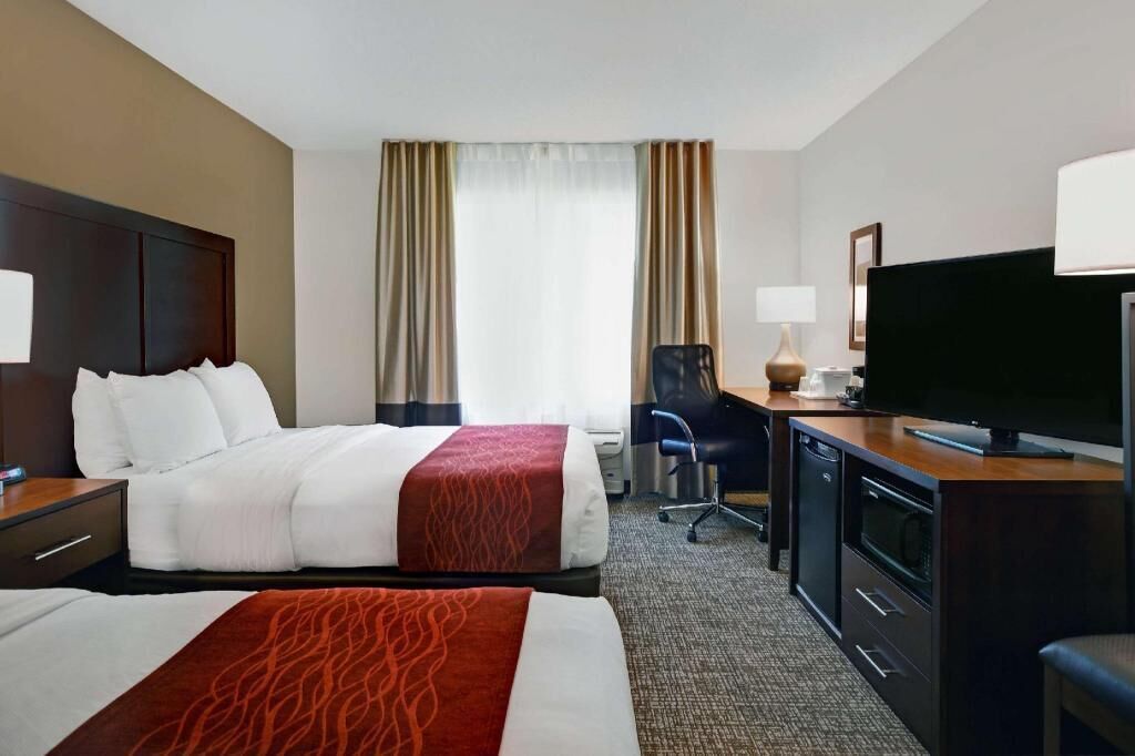 Desk, iron/ironing board, rollaway beds, free WiFi