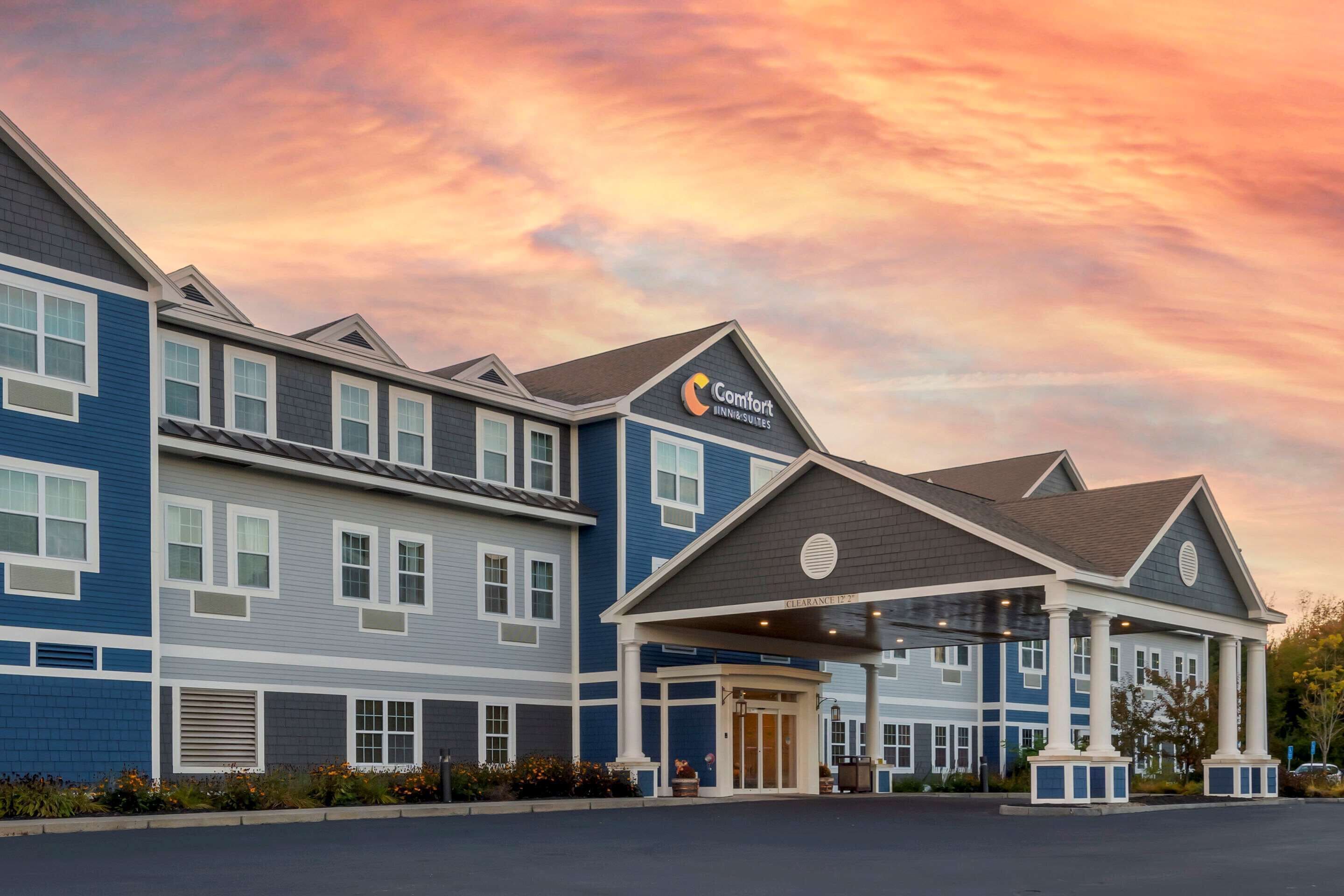 A Comfort Inn with a covered entrance and multiple windows.