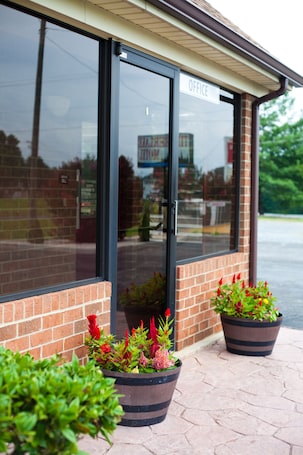 Entrada de la propiedad. Timberlake Motel