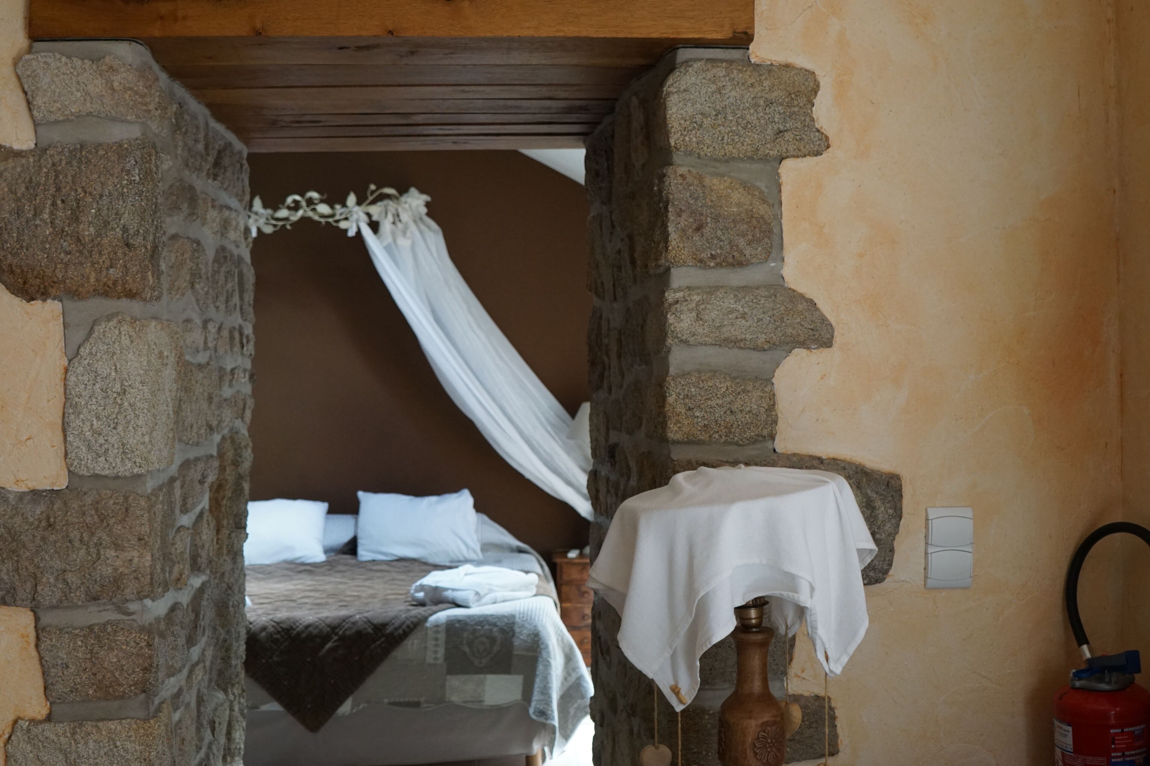 Chambre Double Confort, baignoire à jets | Restauration dans la chambre