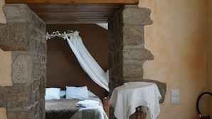 Unclassified image, 4 of 33, button - Manoir Des Douets Fleuris (Cancale)