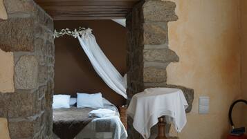 Comfort Double Room, Jetted Tub | In-room dining