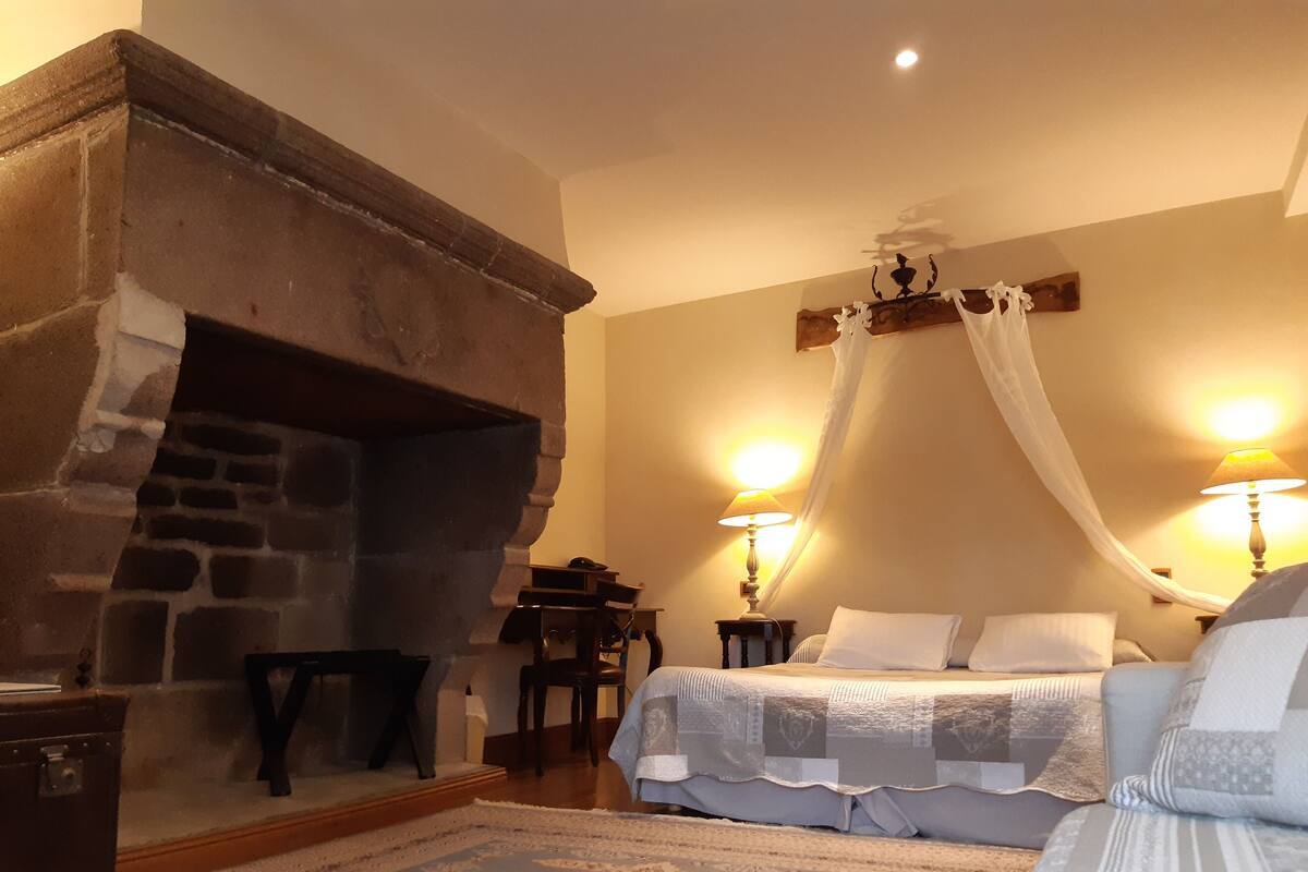 Comfort Double Room | Minibar, in-room safe, desk, soundproofing