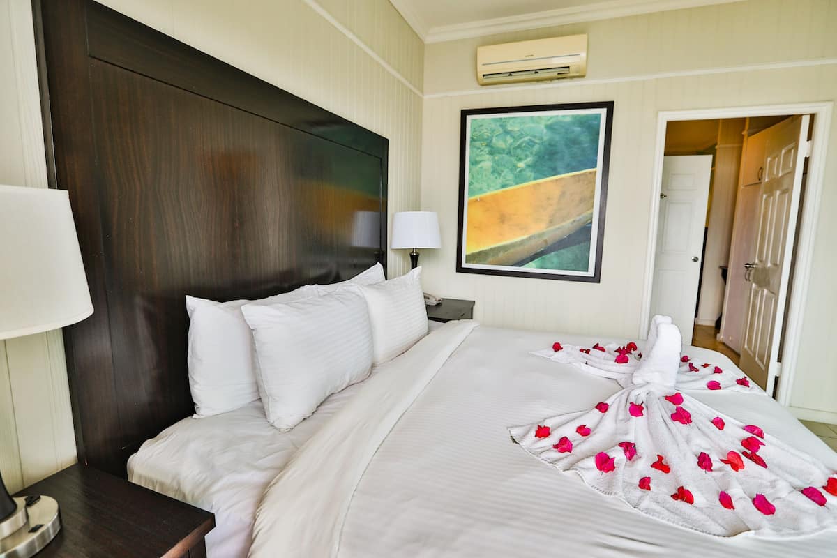 Junior Suite, 1 King Bed with Sofa bed, Beach View | In-room safe, blackout drapes, iron/ironing board, free WiFi