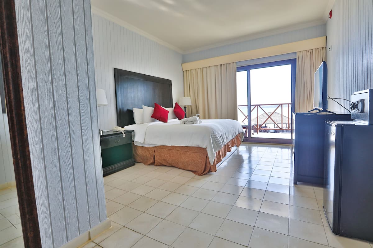 Presidential Suite, 1 Bedroom, Beach View | In-room safe, blackout drapes, iron/ironing board, free WiFi