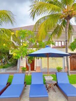 Outdoor pool, sun loungers