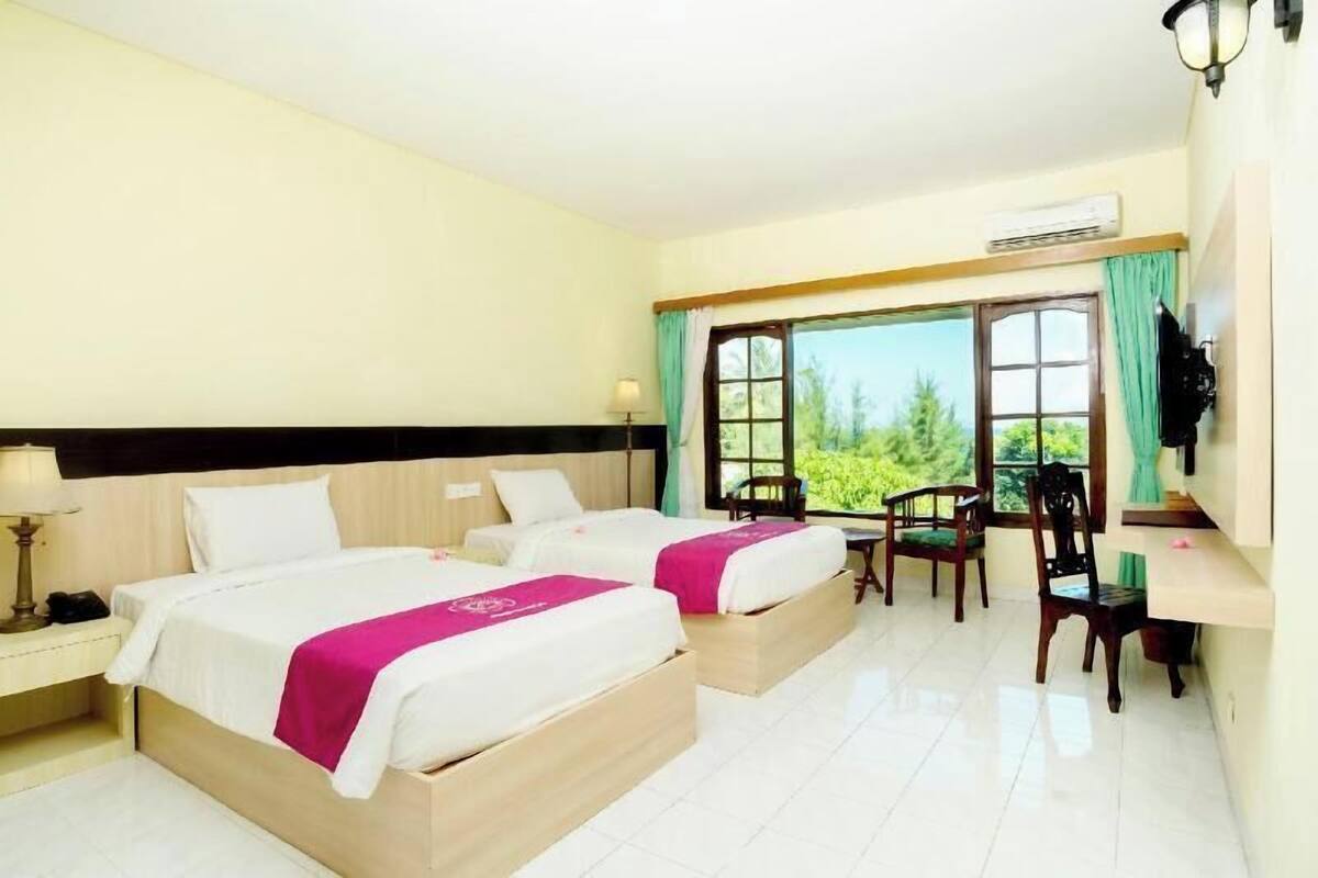 Colchones con pillow-top y caja de seguridad en la habitación