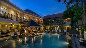 Outdoor pool, sun loungers