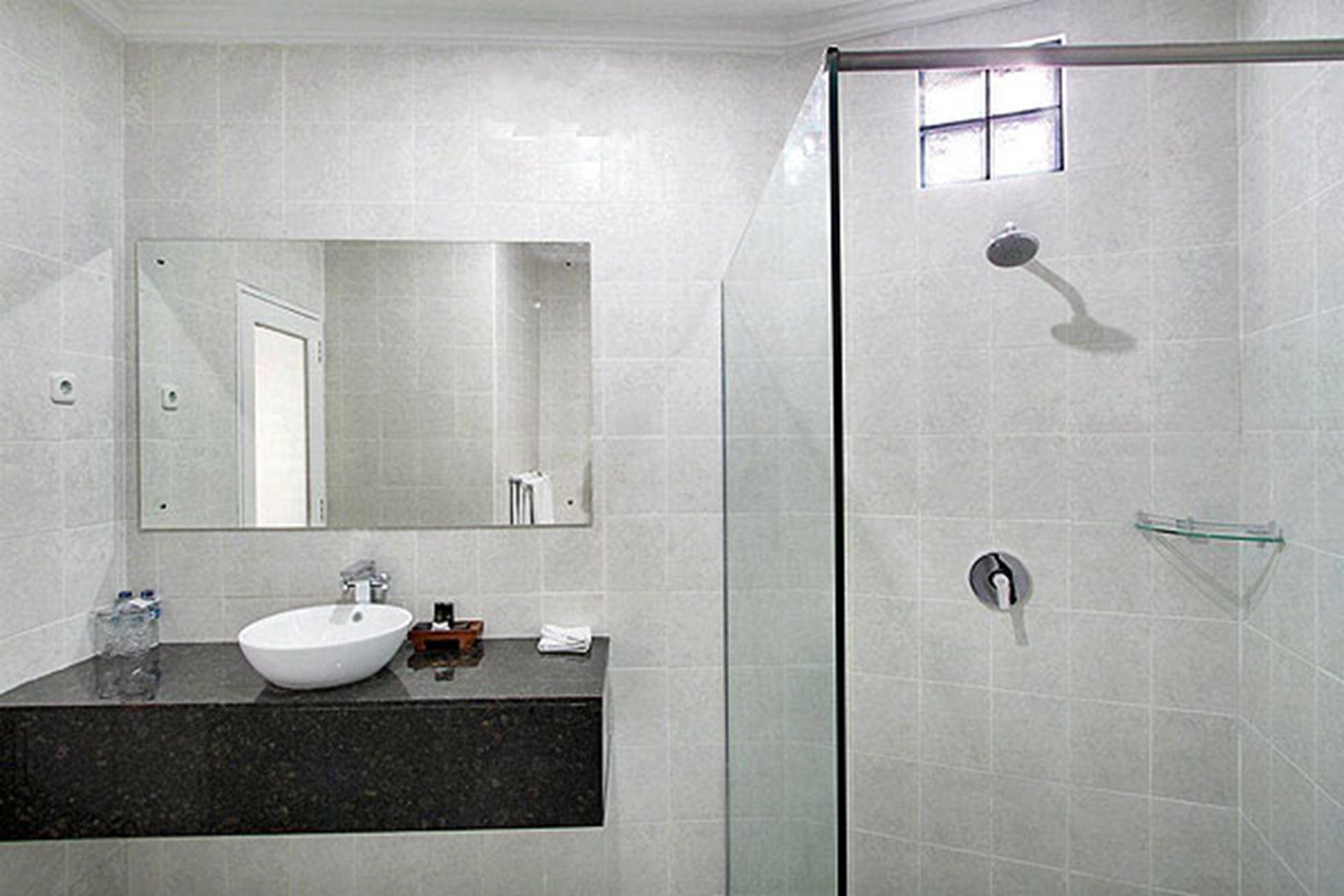 superior room | bathroom | shower, free toiletries, hair dryer, slippers