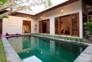 Outdoor pool - Ajanta Villas (Denpasar)