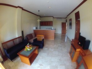 Junior Suite, Sea View | Living area | TV, DVD player, first-run movies - Langon Bali Resort (Nusa Dua)