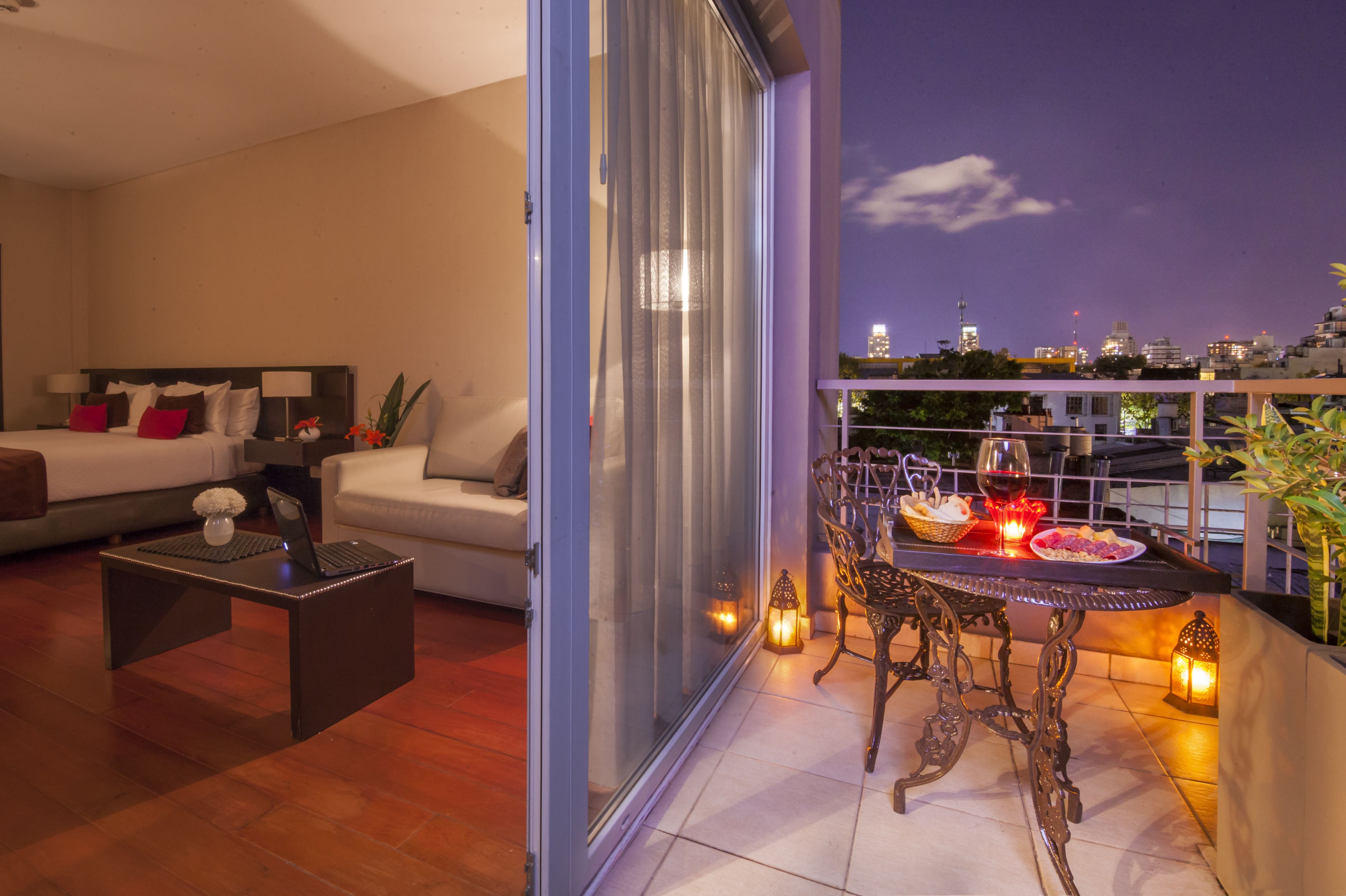 studio suite (glam) | balcony