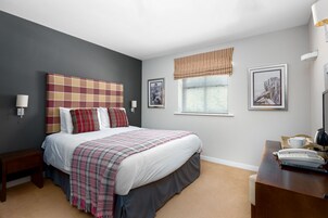 Tek Büyük Yataklı Oda | Masa, ütü/ütü masası, ücretsiz kablosuz İnternet 