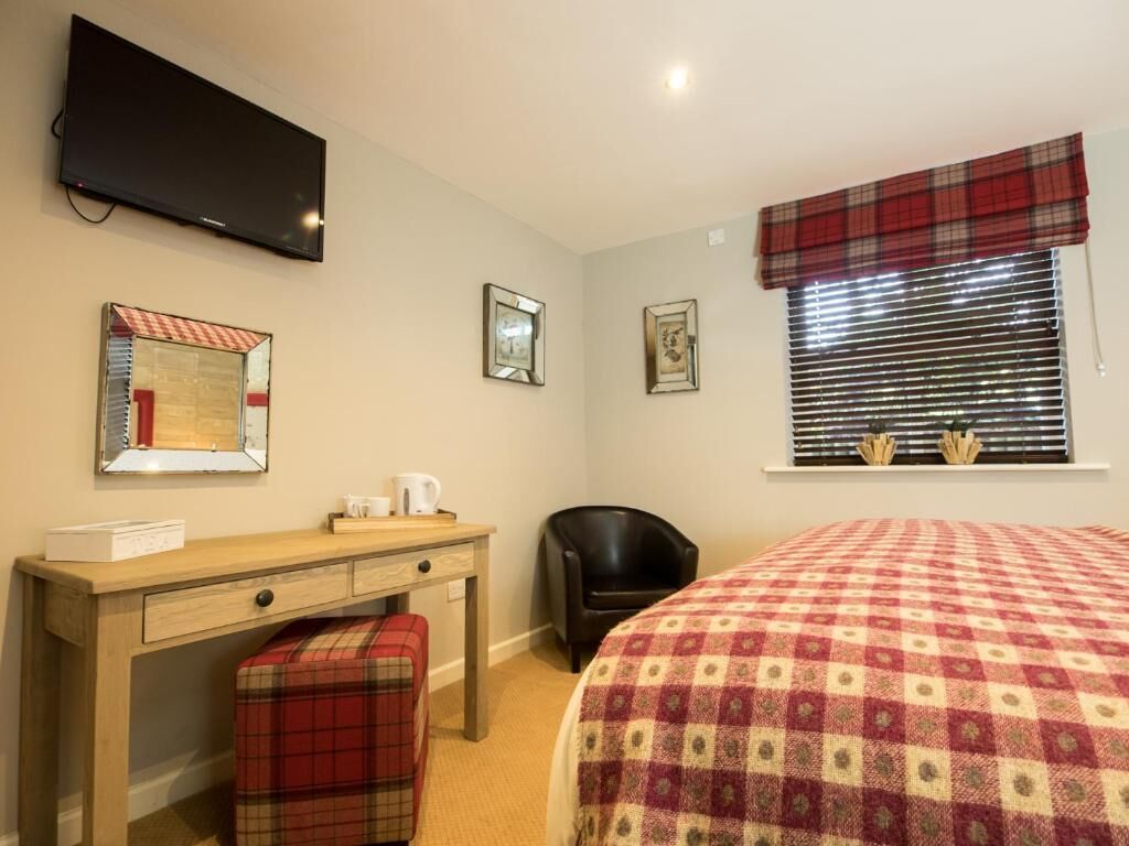 desk, iron/ironing board, free wifi