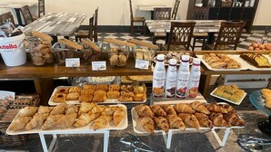 朝食 (ビュッフェ)、毎日提供 (無料)