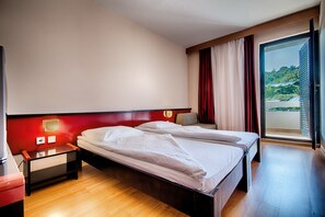 Cots/infant beds, rollaway beds - Hotel Issa (Vis)