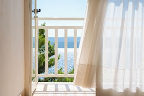 Chambre Standard avec lits jumeaux, balcon, vue partielle sur la mer