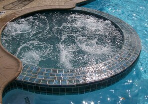 Outdoor pool, open 7 AM to 10 PM, pool umbrellas, sun loungers - Hilton Garden Inn Houston-Pearland (Pearland)
