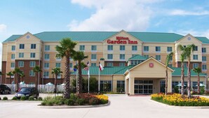 A Hilton Garden Inn with a green roof, multiple floors, and a central entrance. - Hilton Garden Inn Houston-Pearland (Pearland)