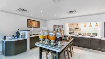 Café da manhã completo todos os dias mediante uma taxa