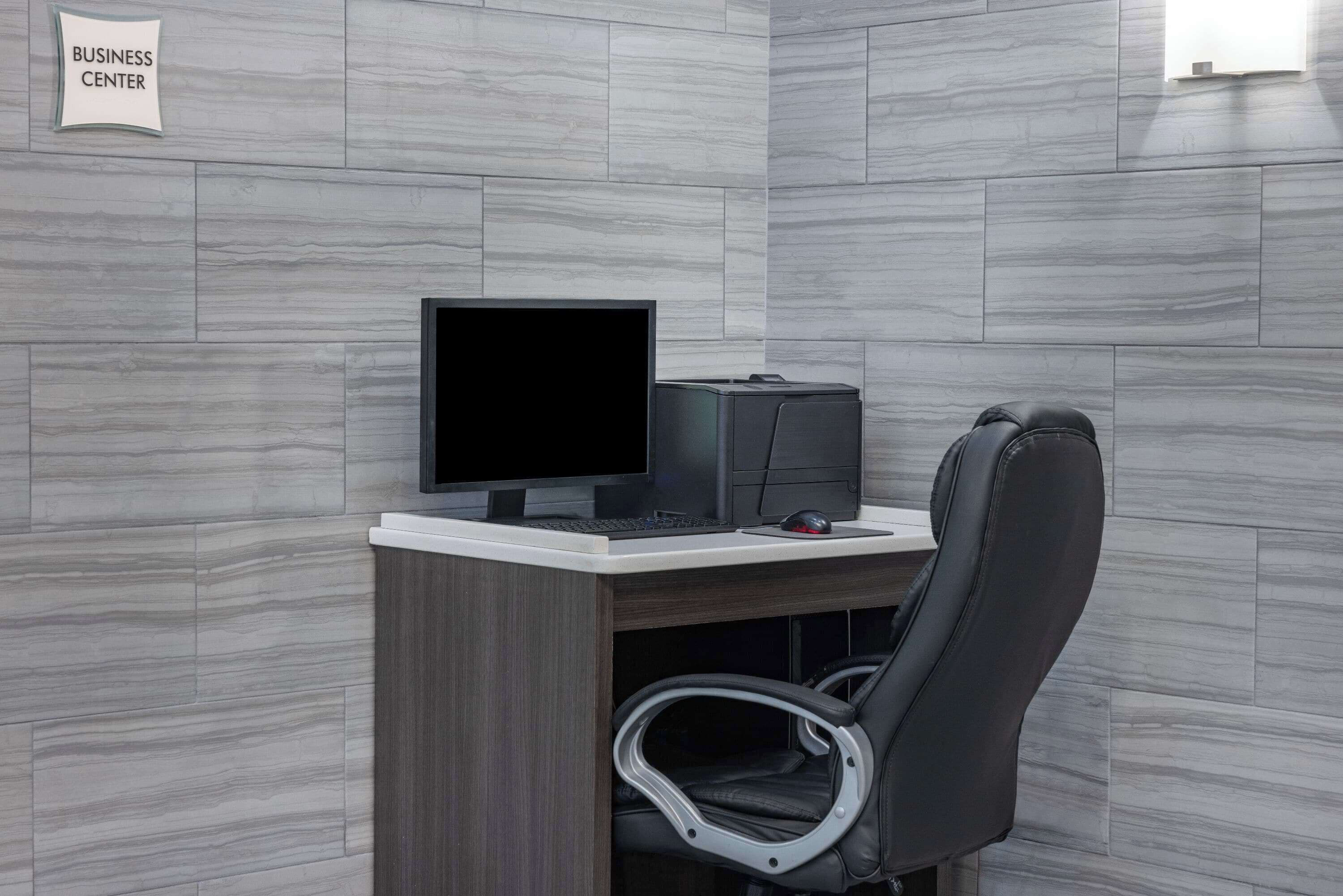 Photo - La Quinta Inn & Suites by Wyndham Norfolk