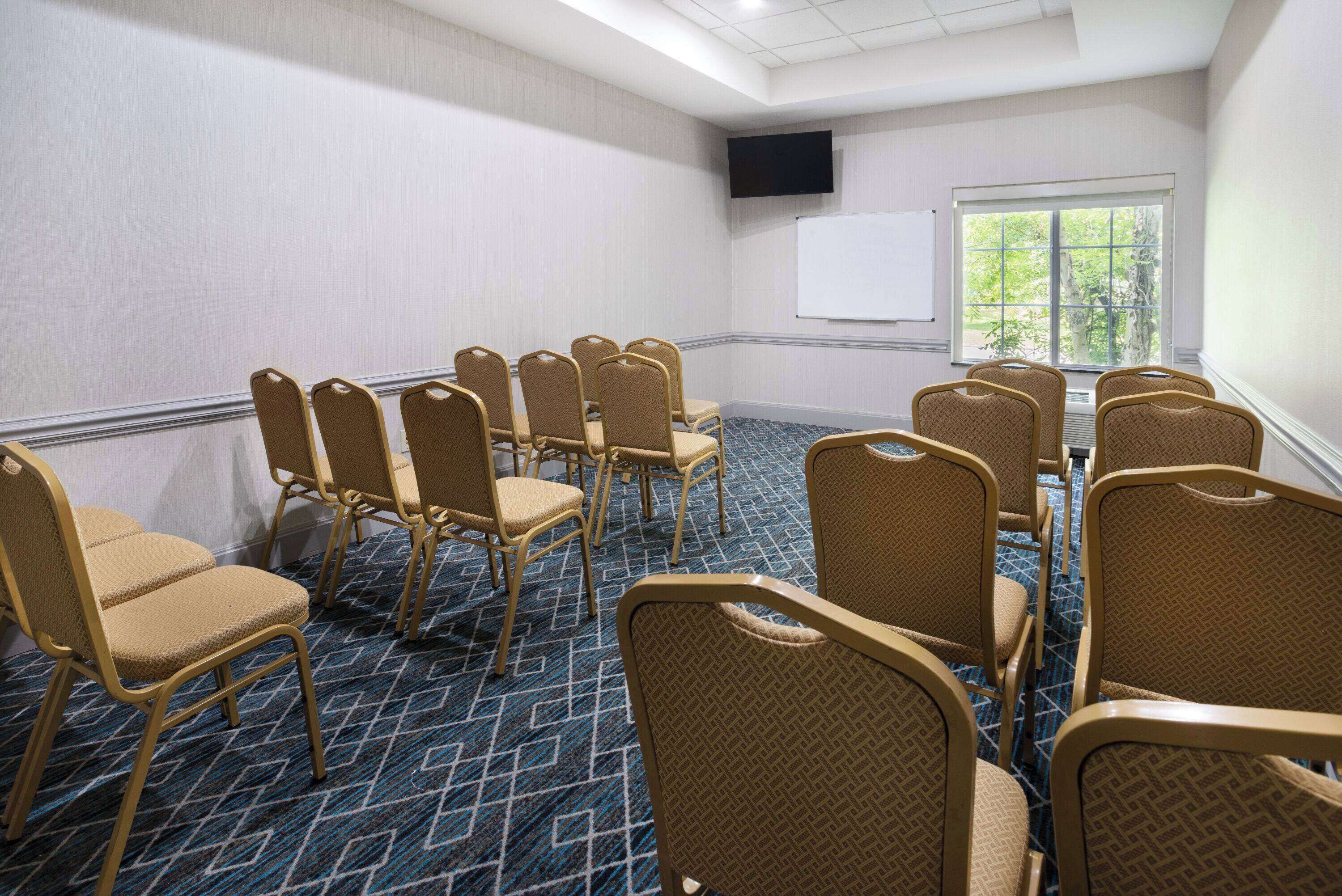 Photo - La Quinta Inn & Suites by Wyndham Norfolk