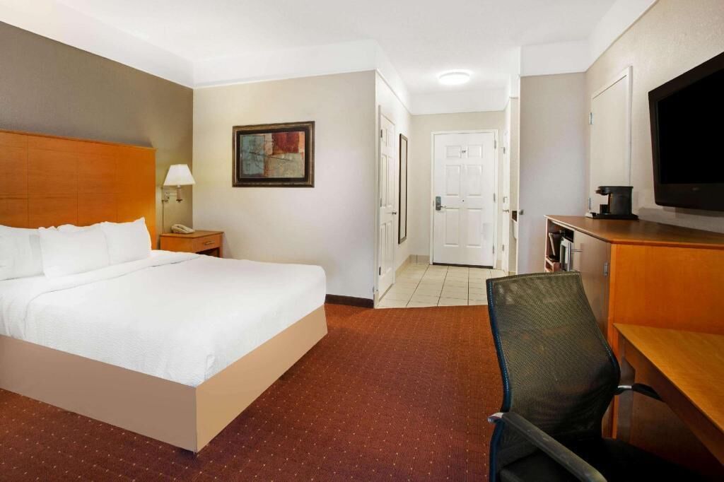 Premium bedding, pillowtop beds, in-room safe, desk