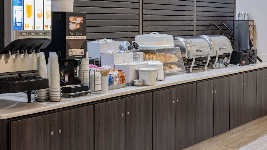 La Quinta Inn & Suites by Wyndham Norfolk