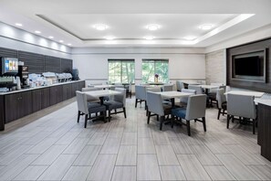 Tägliches inbegriffenes Frühstück zum Mitnehmen