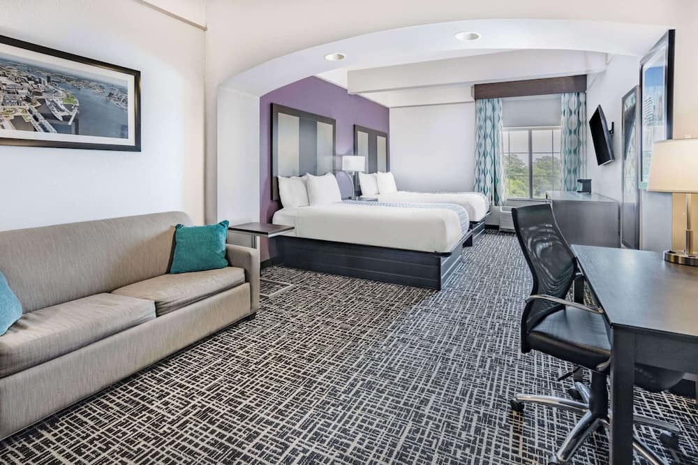 La Quinta Inn & Suites by Wyndham Norfolk