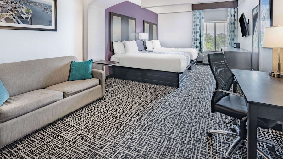 La Quinta Inn & Suites by Wyndham Norfolk