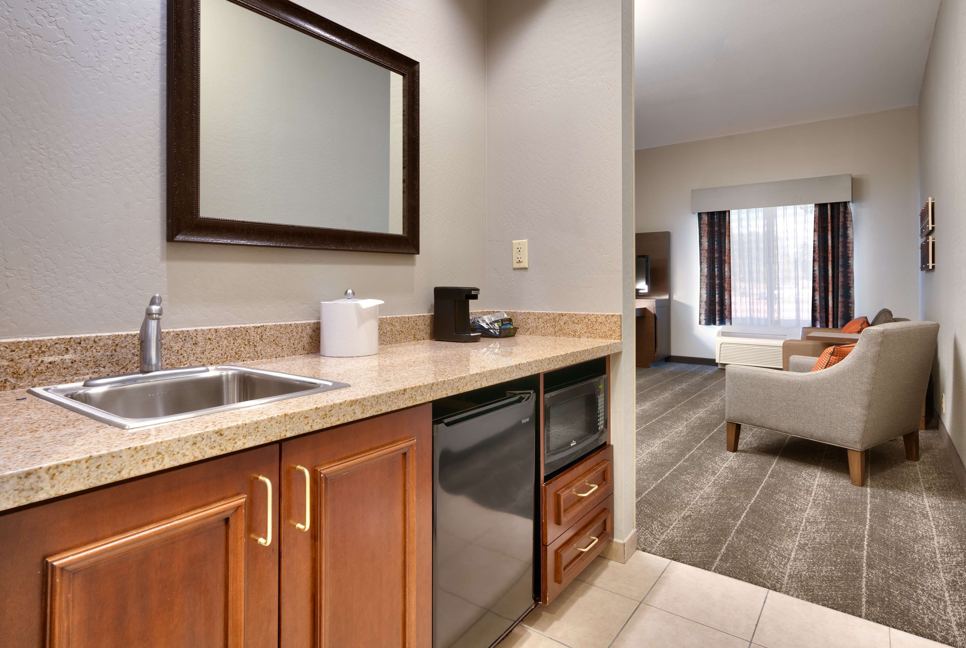 two queens studio balcony non smoking | minibar