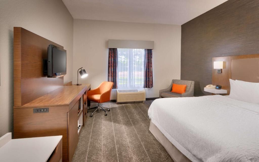 In-room safe, iron/ironing board, free wired internet, bed sheets