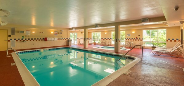 Pool - Hampton Inn Goshen (Goshen)