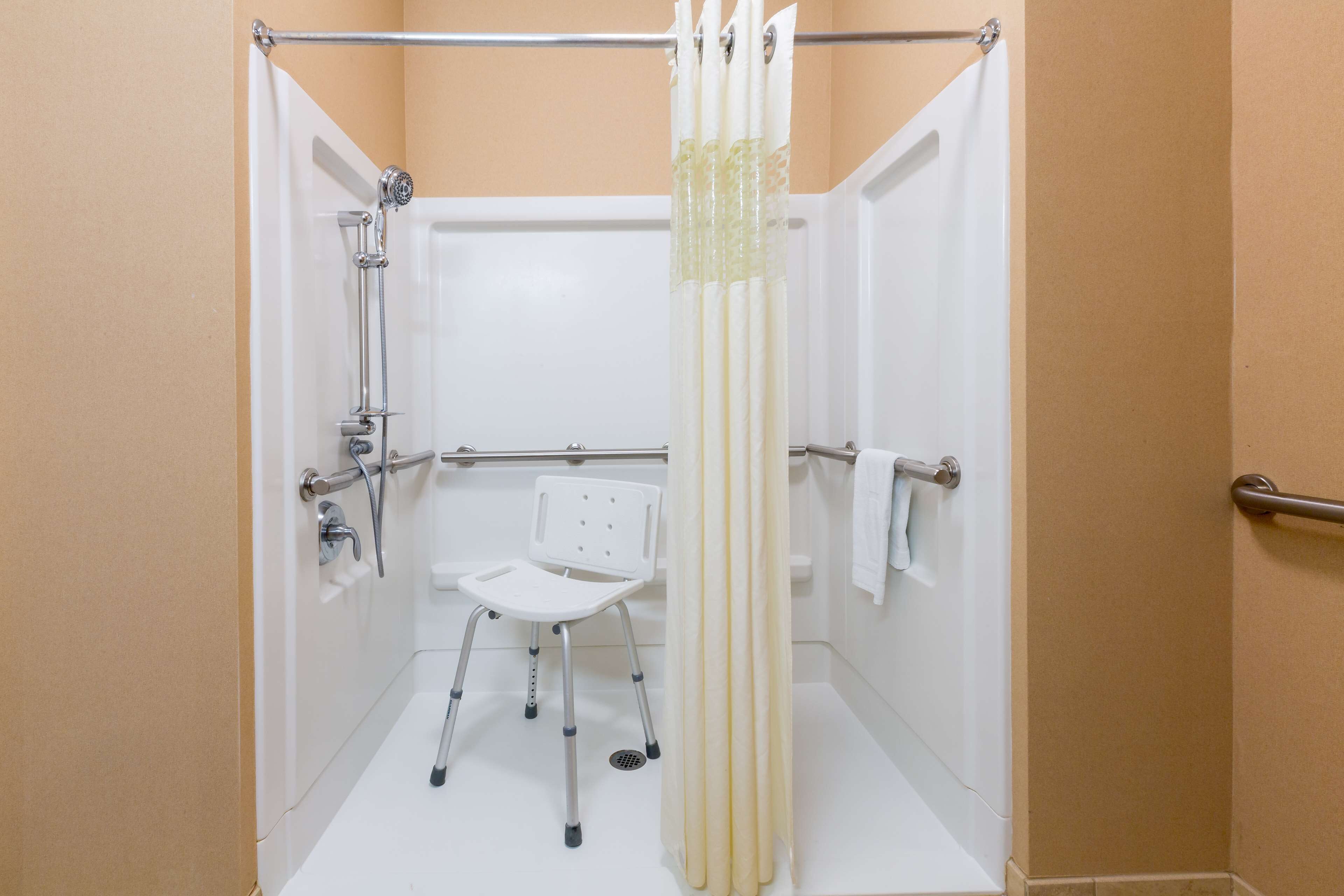 room, 1 king bed, accessible, non smoking | bathroom | hair dryer, towels