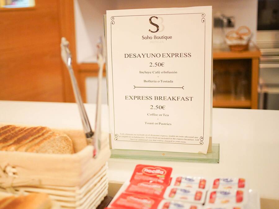 Menú de desayuno en Soho Boutique Hotels, con opciones de desayuno completo y desayuno exprés.