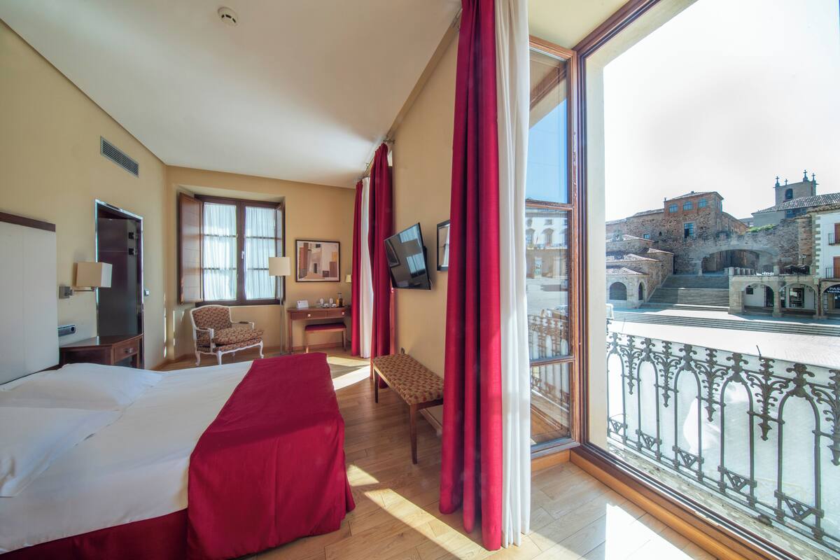 superior double room | 1 bedroom, minibar, in-room safe, soundproofing