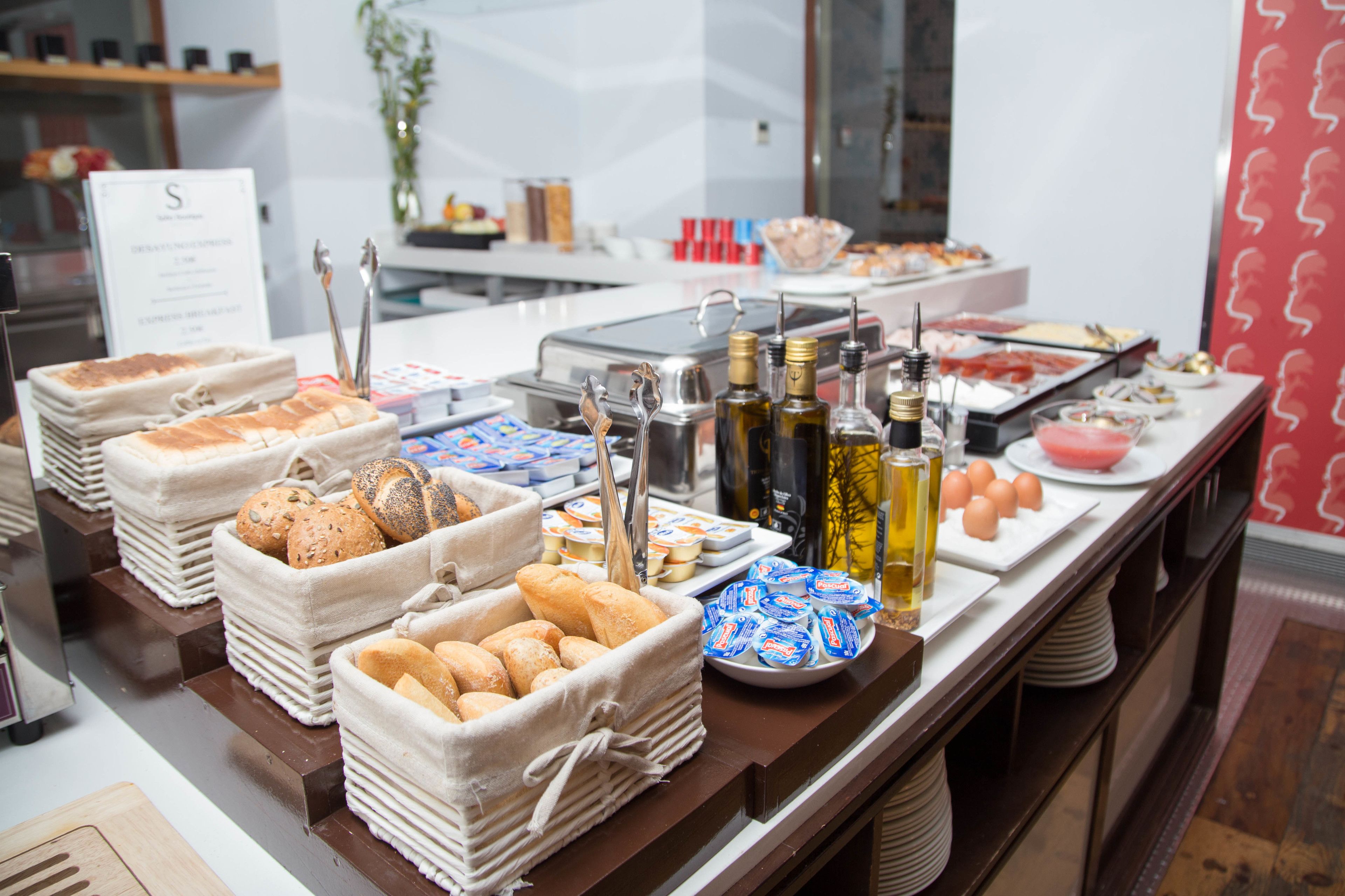 Dagelijks ontbijtbuffet (EUR 12 per persoon)