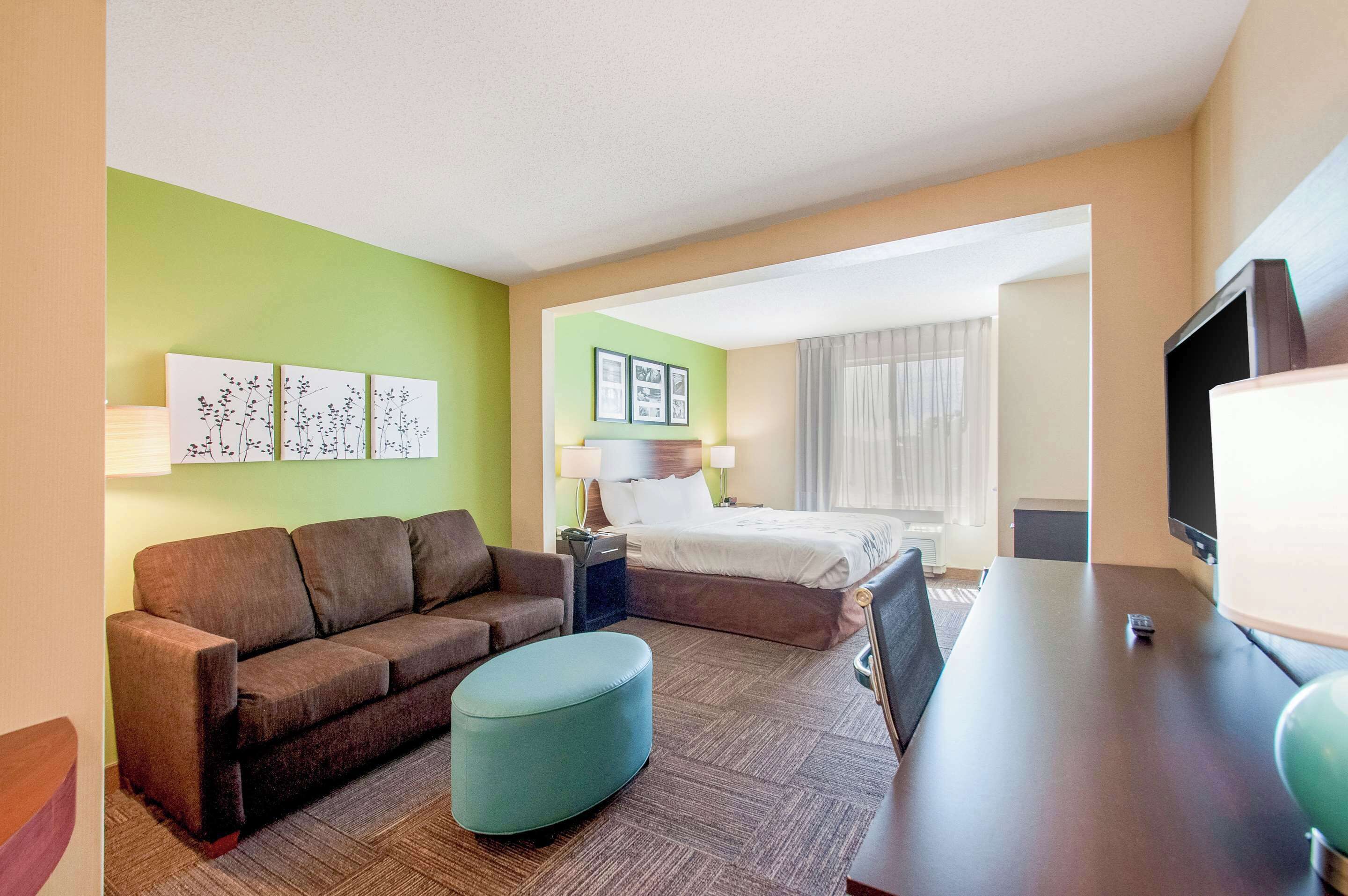 in-room safe, individually decorated, desk, iron/ironing board