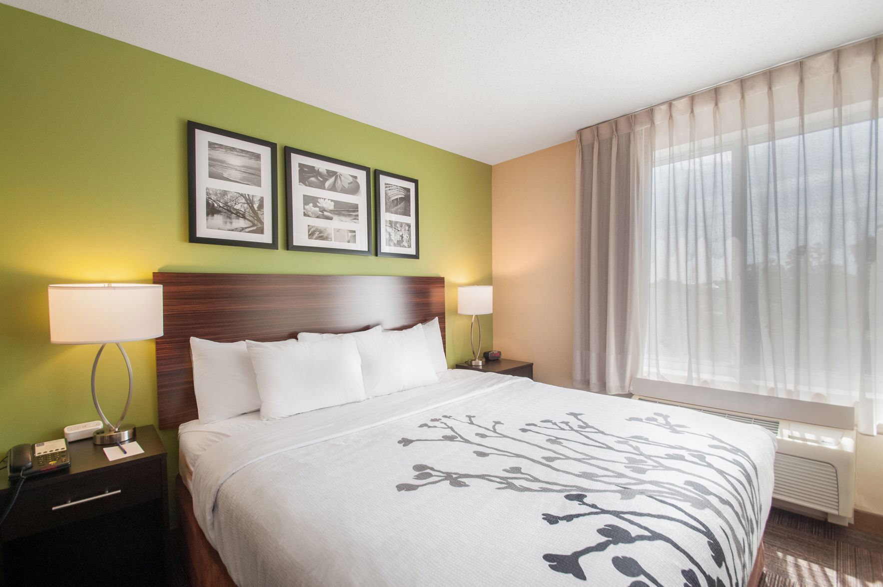 Décoration personnalisée, bureau, fer et planche à repasser