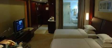 Standard Room | Pillow-top beds, minibar, in-room safe, individually furnished