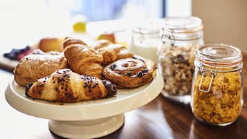 Tägliches englisches Frühstück (15.95 GBP pro Person)