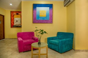 Lobby sitting area - Hotel & Suites Real del Lago (Villahermosa)