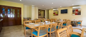 Servizio di colazione, pranzo e cena