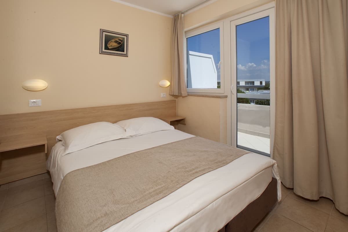 Lit parapluie, draps fournis
