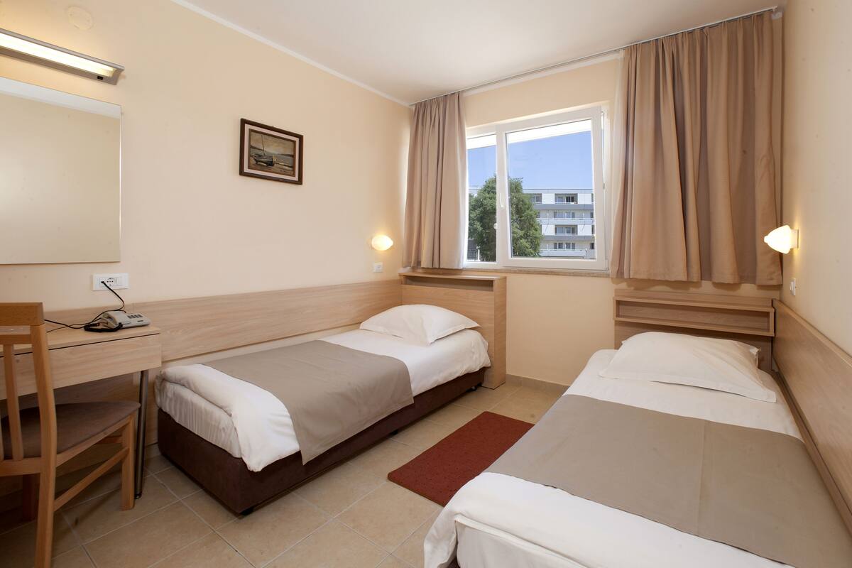 Lit parapluie, draps fournis