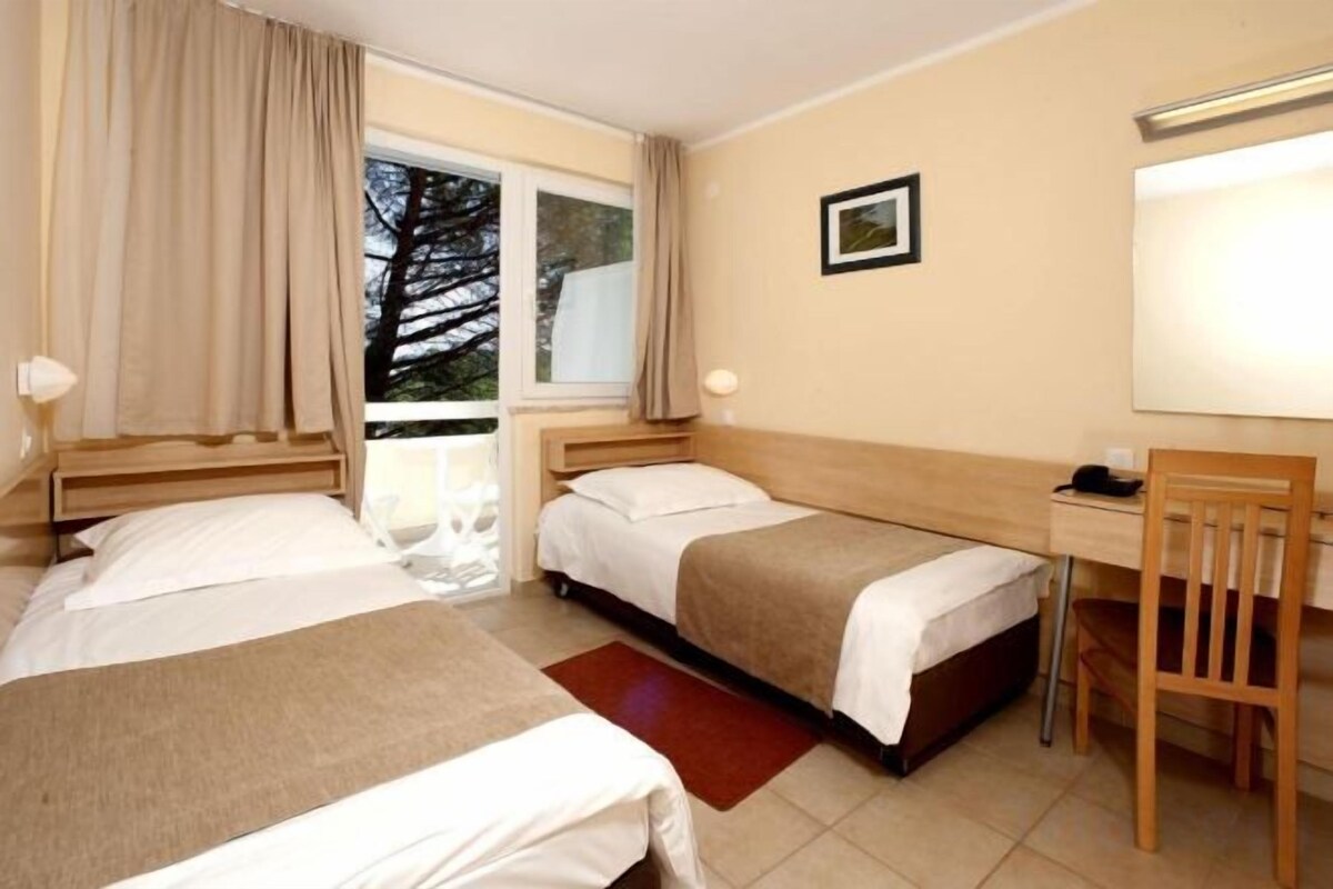 Travel crib, bed sheets